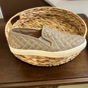 Steve Madden slip on tennis shoes taupe